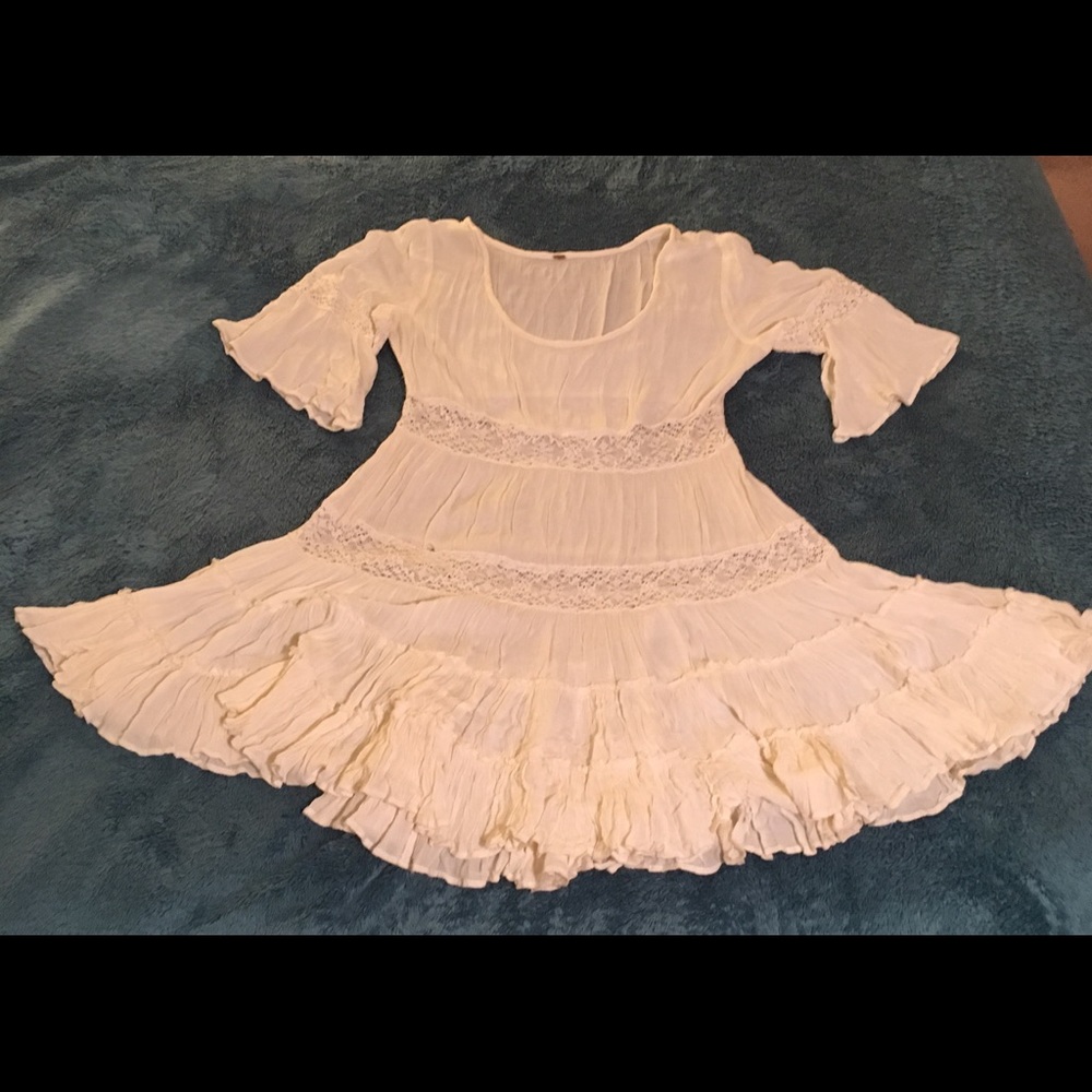 Flowy white/cream dress